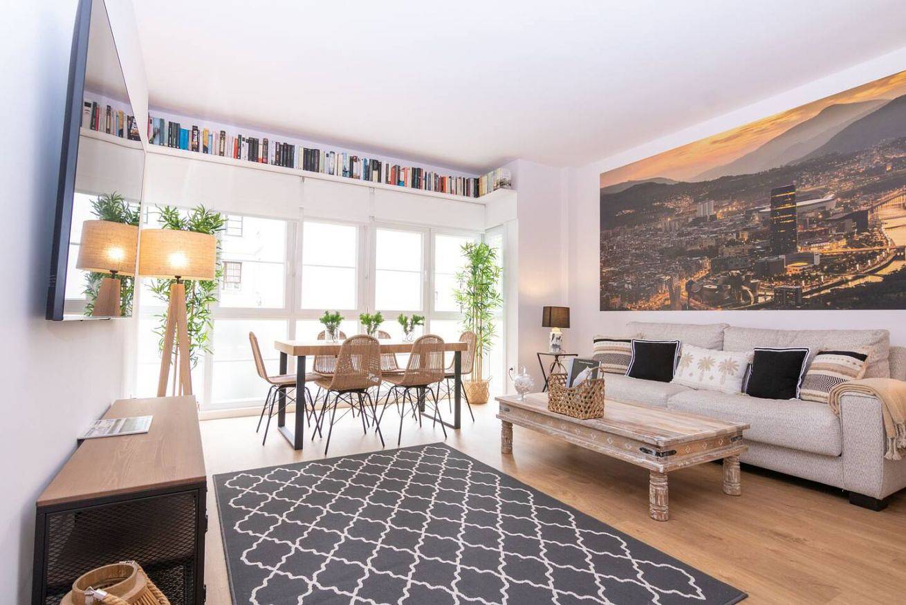 Apartamento entero, Bilbao Henao Park de Bilbao Suites, en pleno centro con garaje directo in Bilbao, Vizcaya