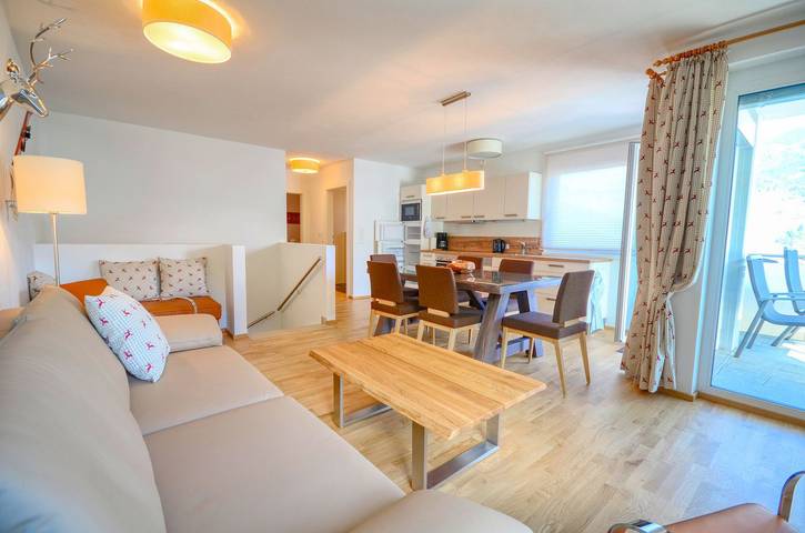 Ferienwohnung für 8 Personen, mit Balkon und Seeblick in Zell am See (Stadt)