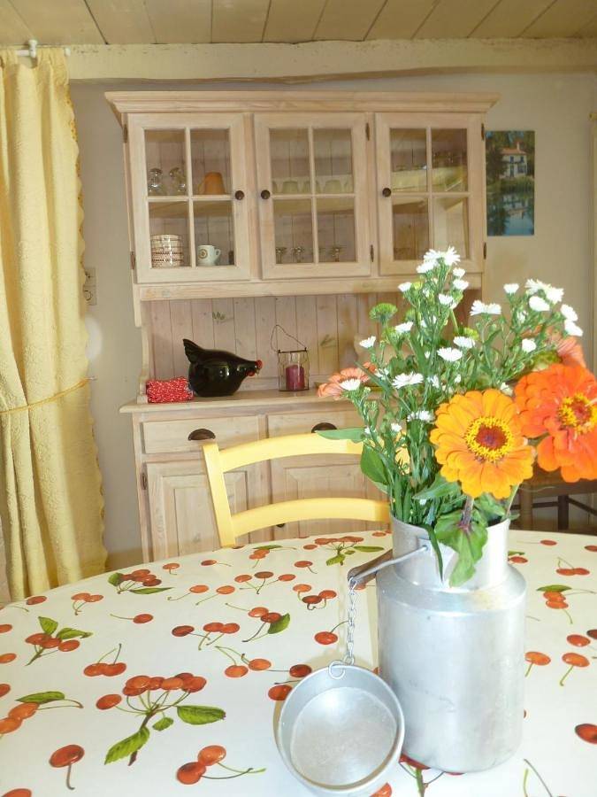Three-Bedroom House in Saint-Gelais, Région de Niort