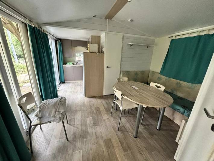 Camping pour 4 personnes, avec terrasse et piscine dans l' Eure