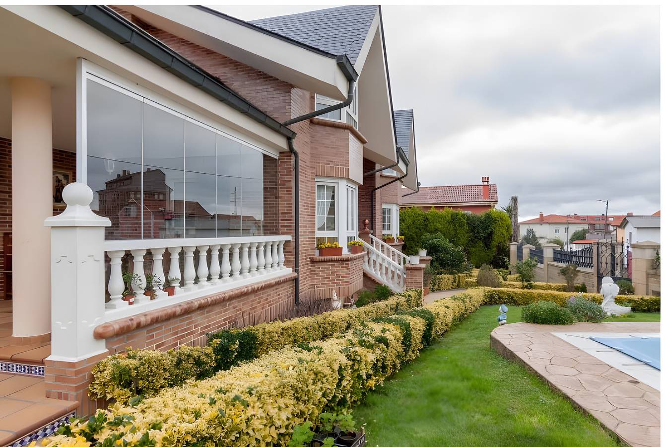 „Alojamientos Marte Zimmer 4“ mit gemeinsamer Terrasse und Garten in Torrelavega, Kantabrische Küste