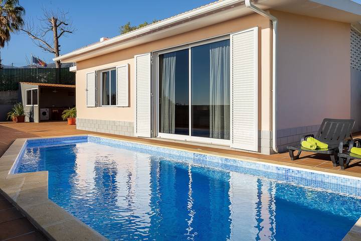 Villa for 10 people, with garden and ocean view in Funchal