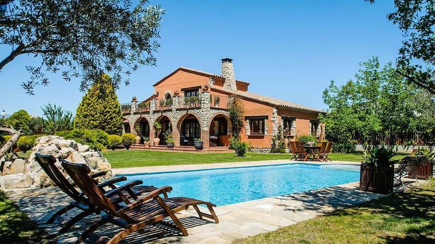 Chalet para 8 personas, con terraza además de jardín y piscina - 1