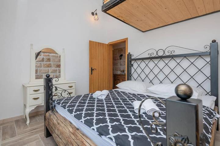 Awesome home in Cista Provo in Cista Provo, Makarska Riviera