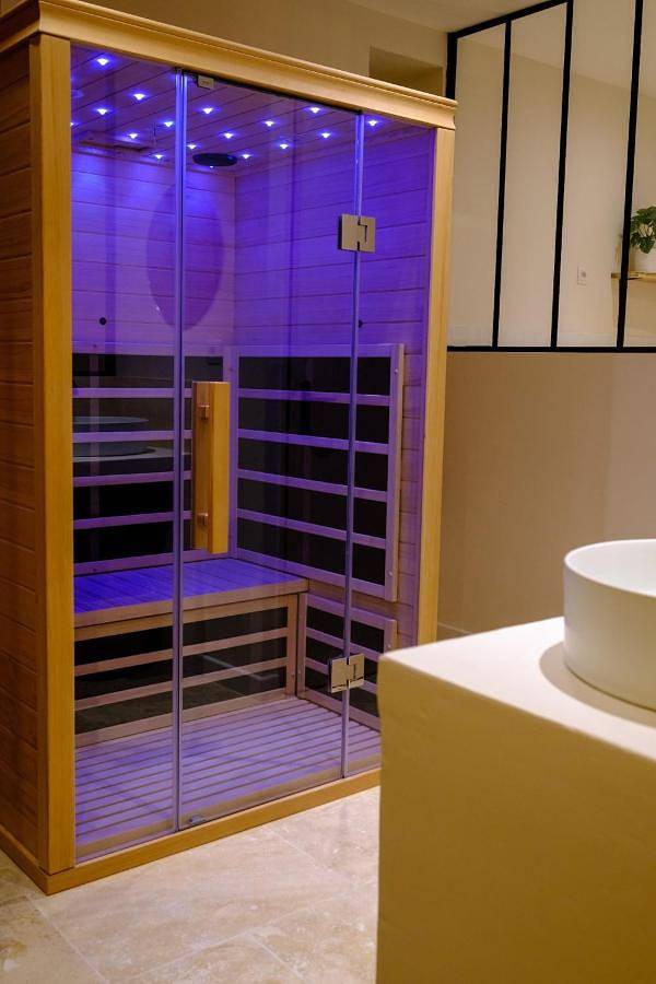 Appartement entier, Ama, suite avec baignoire balnéo et sauna privé in Avignon, Vaucluse