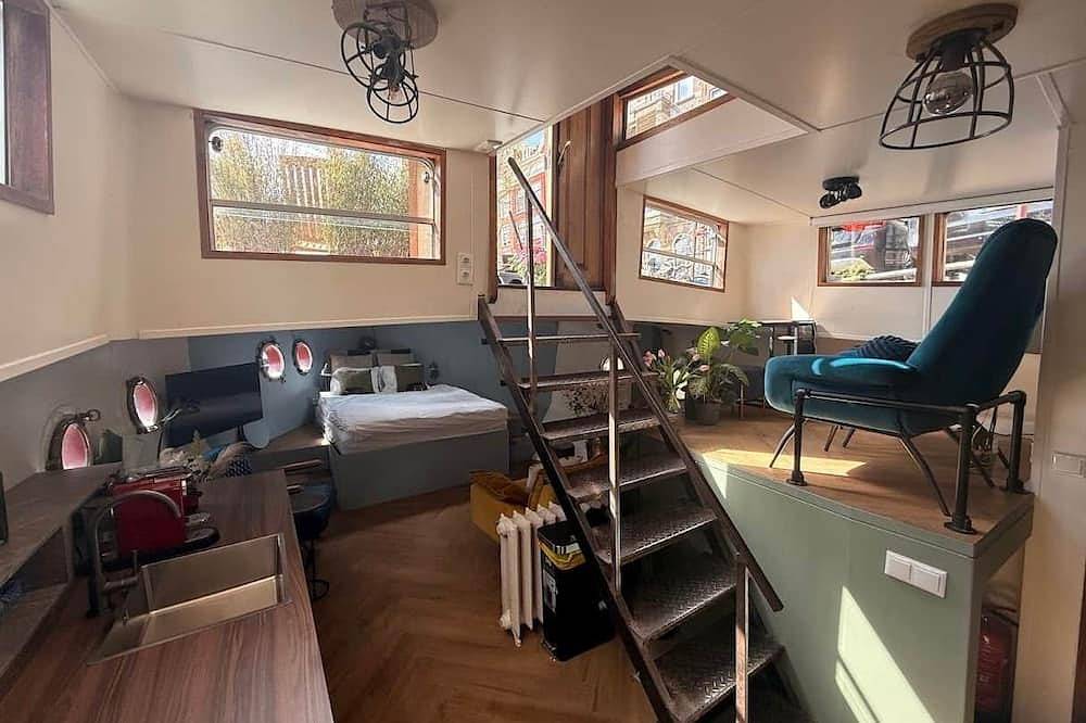 Luxurious boutique houseboat - Forepeak Suite in Costa Holandesa
