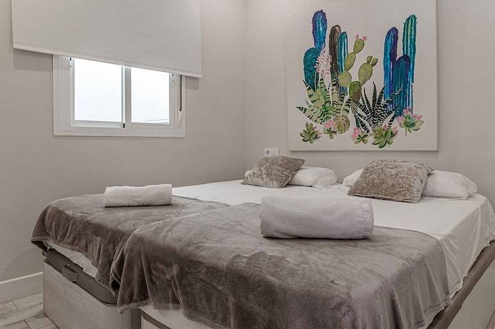 Entire apartment, Recaredo, Nº3- Apartment 2 bedrooms 2nd Floor in Casco Antiguo, Sevilla