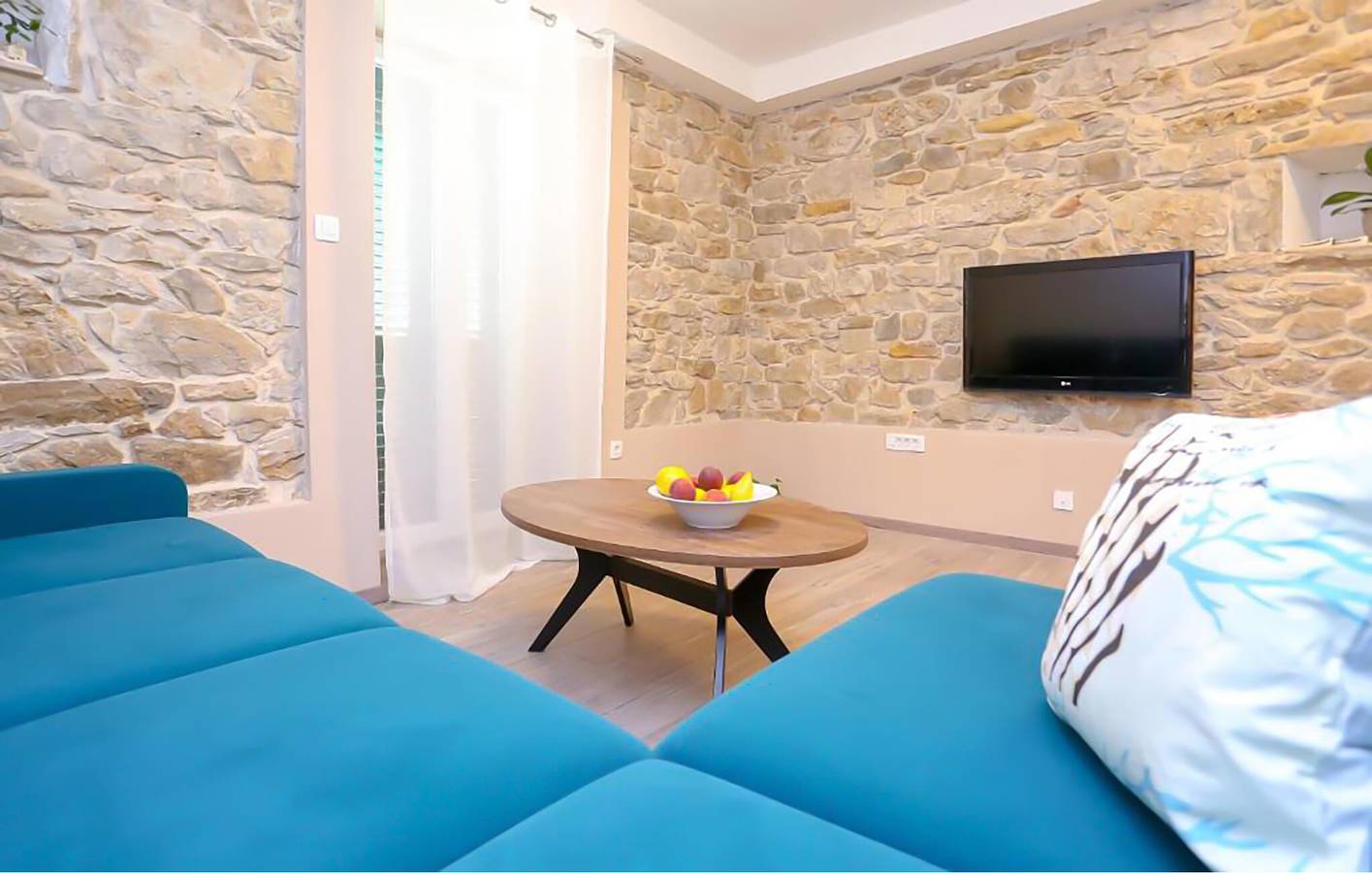 Ganze Ferienwohnung, Charmantes Apartment in der Nähe des Strandes Strobec mit WLAN und Terrasse in Stobrec, Split-Dalmatien