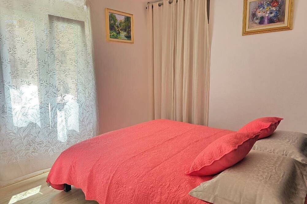 Entire apartment, Bright Seaside Apartment in Cala Millor | Beach Nearby in Cala Bona, Son Servera