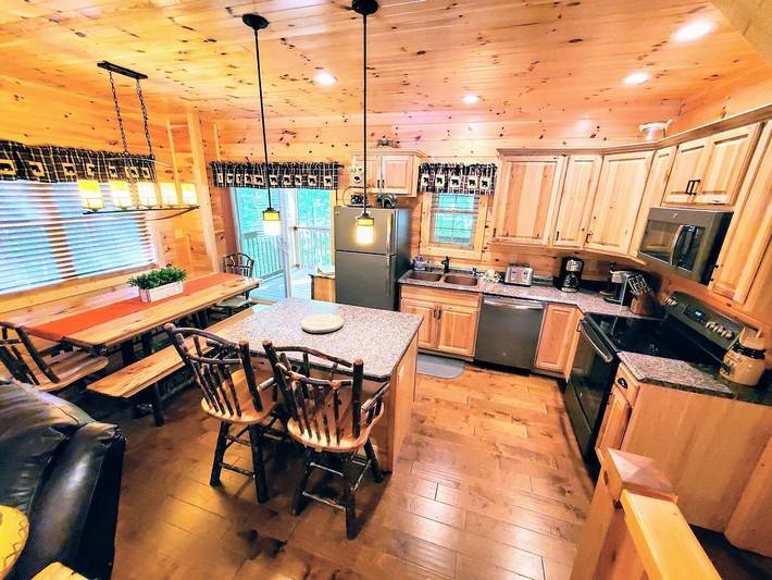 Vacation rental for 8 people, with hot tub and pool in Wears Valley