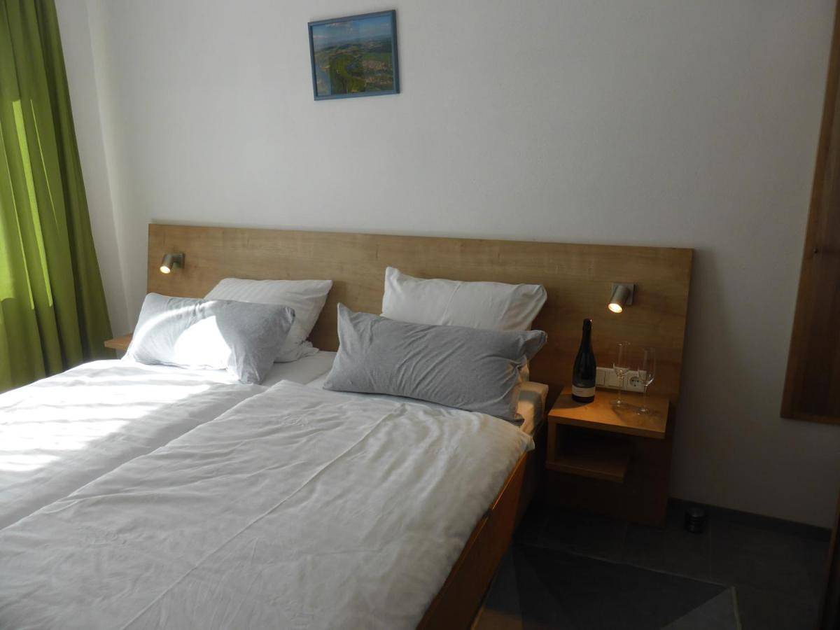 Ganze Wohnung, Ferienwohnung Volkacher Str.10 in Nordheim am Main, Fränkisches Weinland