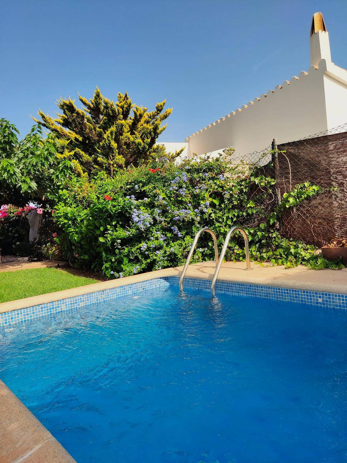 Apartamento vacacional entero, Clarona - Preciosa casa con piscina privada y Wifi gratis in Cala Blanes, Ciudadela