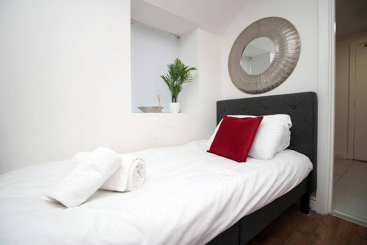 Appartement de vacances entier, 5 Bed House - Sleeps 16 - Parking - Wifi in Swansea, Région de Swansea