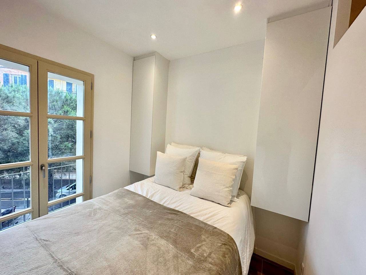 Entire apartment, Modern Apartment - 1Bd/4P - Center of St Tropez in Saint-Tropez, Draguignan region
