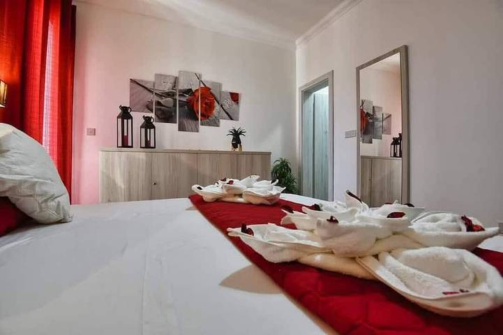 Ganze Wohnung, Ein Bett aus Rosen in Marsalforn, Zebbug