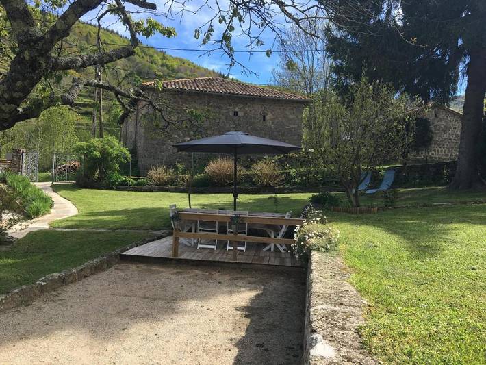 Location de vacances pour 8 personnes, avec jardin et vue à Marcols-les-Eaux - 2
