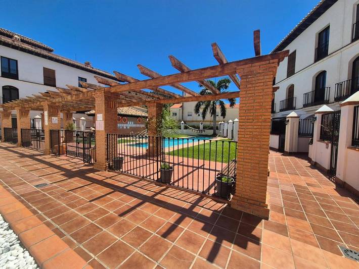 Apartamento para 5 personas, con Balcón además de Terraza y Piscina en Vélez de Benaudalla