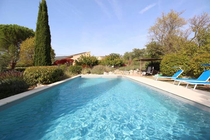 Location de vacances pour 8 personnes, avec jardin ainsi que vue et piscine à Villars - 2