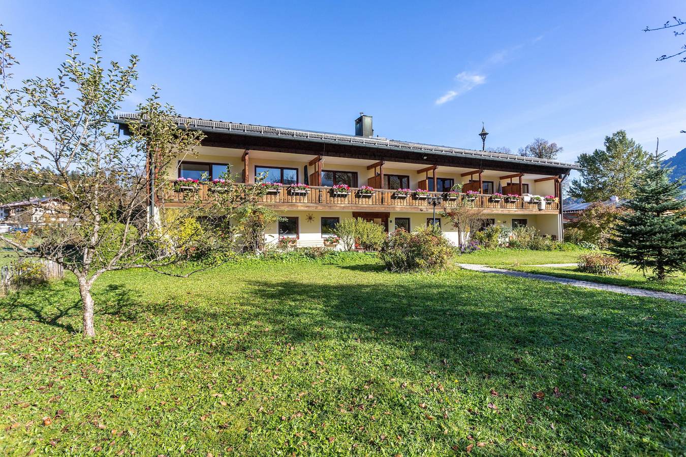 Ganze Wohnung, Ferienwohnung "Apartment - Erdgeschoss" mit Bergblick, Privater Terrasse und Wlan in Schönau am Königssee, Berchtesgadener Alpen