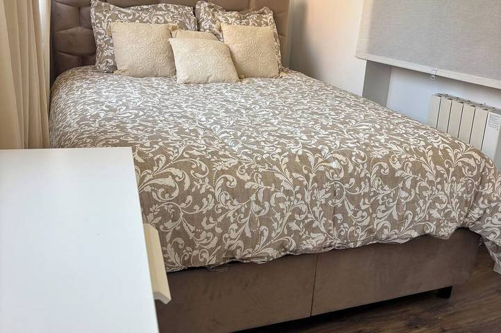 Ganze Wohnung, Spacious accommodation 15 minutes from Paris in Noisy-le-Sec, Seine-Saint-Denis