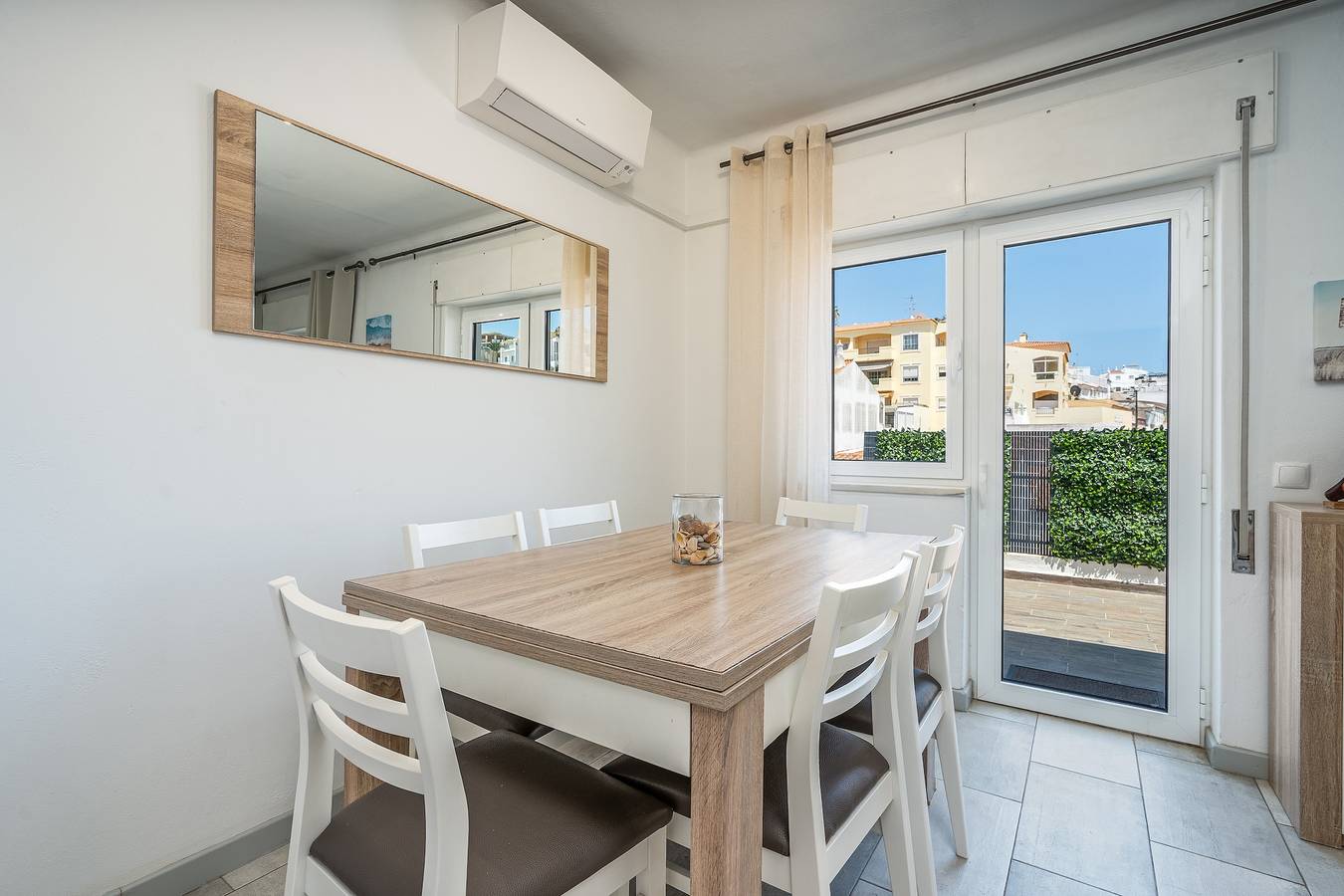 Apartamento inteiro, Apartamento 'Casa Terrace' com Terraço Privado, Wi-Fi e Ar Condicionado in Carvoeiro, Lagoa