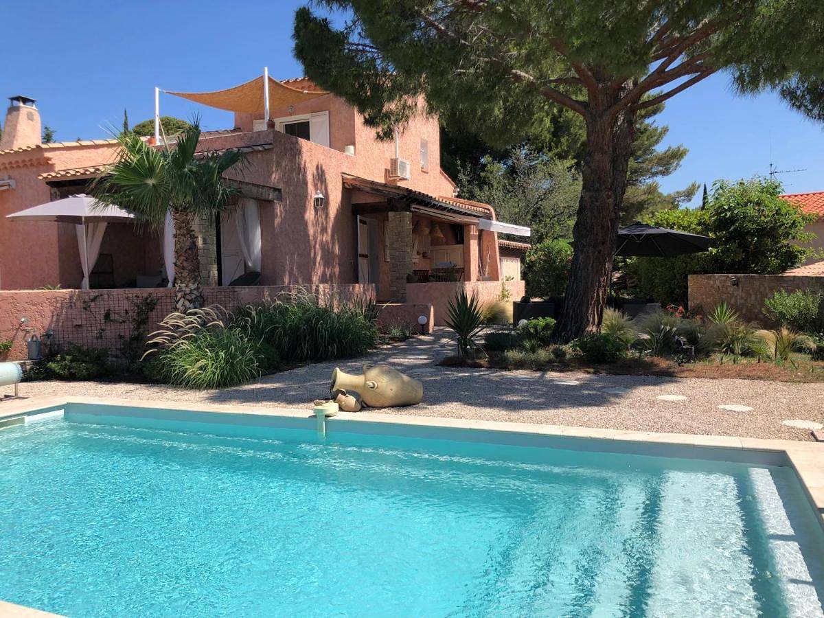 Villa les 3 lumières 8-10 personnes, Clim, piscine à proximité des plages in La Ciotat, Marseille en omgeving