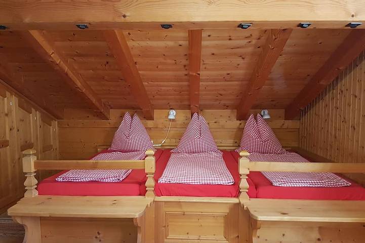 La casa de vacaciones rústica en la ladera soleada in Küblis, Plessur alps