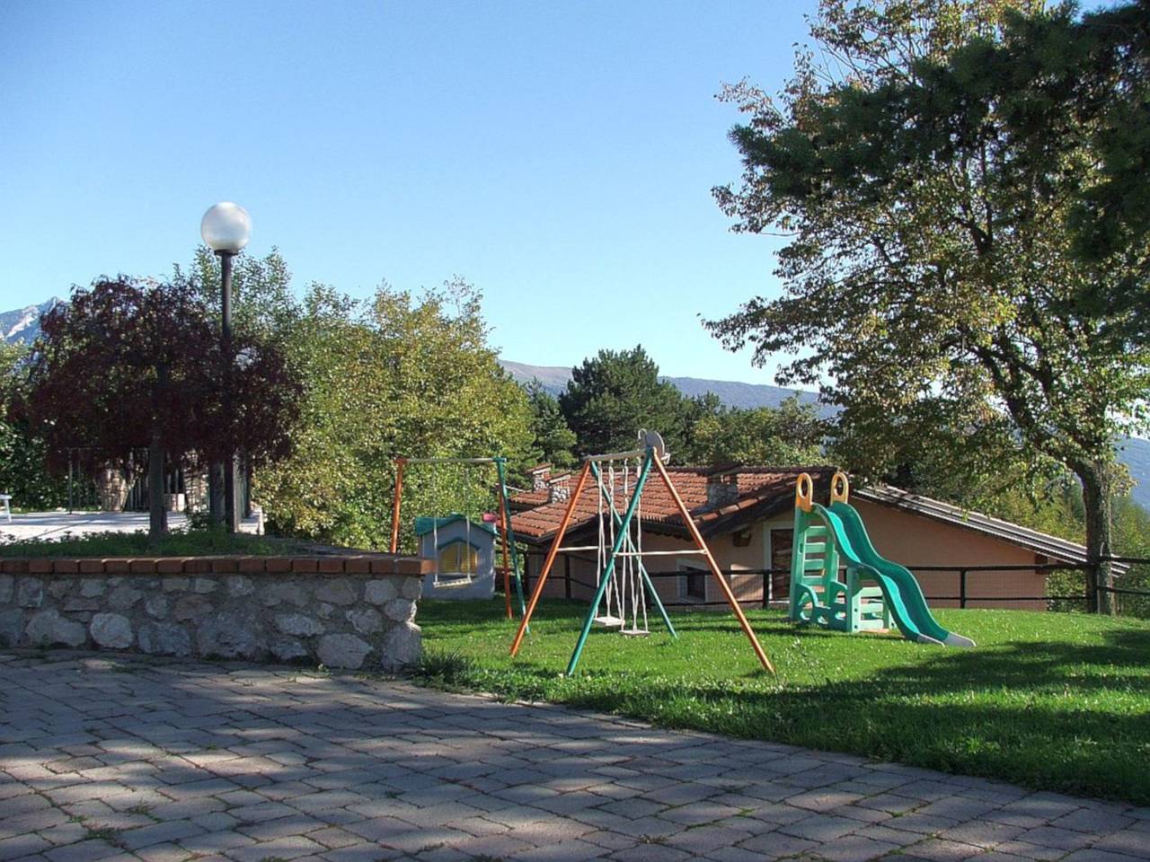 Schönes Ferienhäuschen in ruhiger Lage für max. 4-5  Personen mit Pool in Tignale, Prealpi Gardesane