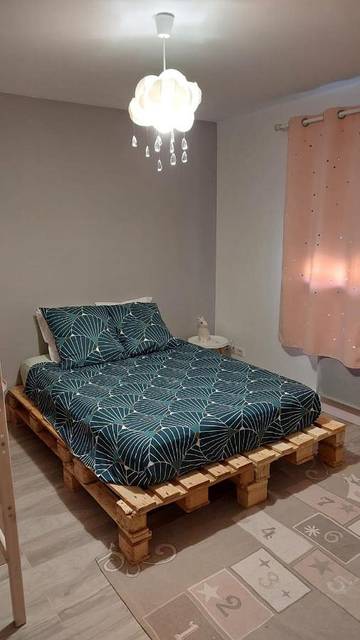 Cottage pour 5 personnes, avec piscine et terrasse à Lédenon