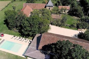 Gîte pour 18 personnes, avec balcon à Puylagarde