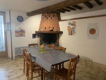 Gîte pour 8 personnes, avec jardin et terrasse, animaux acceptés à Aston