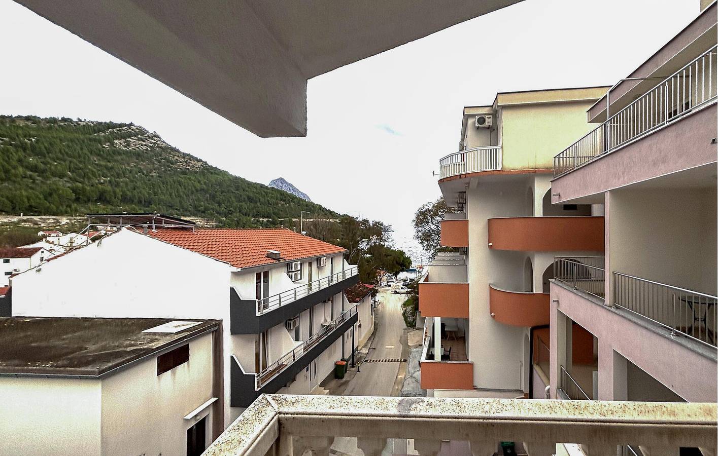 Ganze Ferienwohnung, Apartment mit Meerblick, Terrasse, WLAN, Klimaanlage und Parkplatz in Drvenik, Makarska Riviera