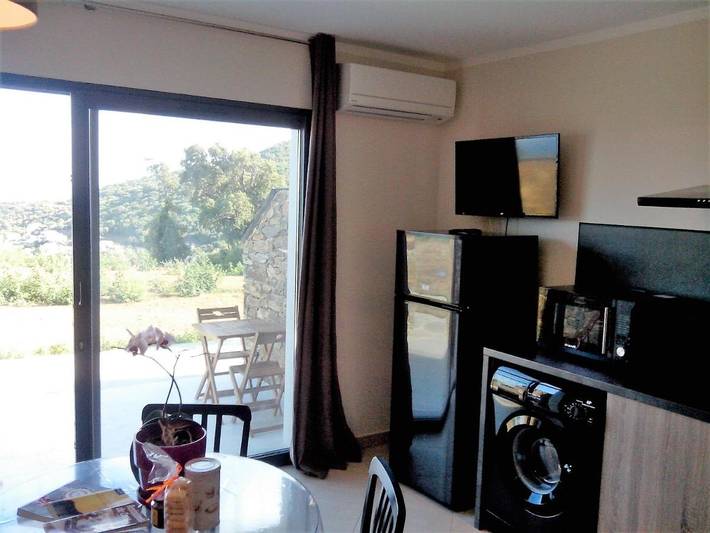 Gîte pour 2 personnes, avec jardin et vue dans Miomo - 4