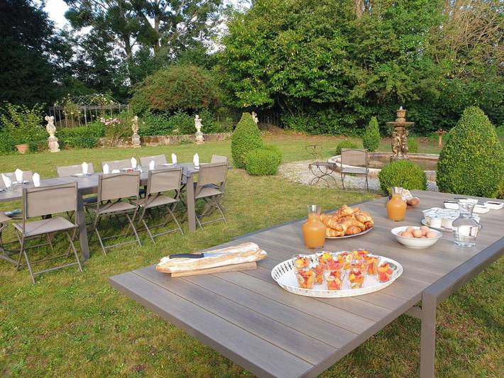 Gîte pour 4 personnes, avec piscine ainsi que vue et jardin à Savigné-l'Évêque - 2