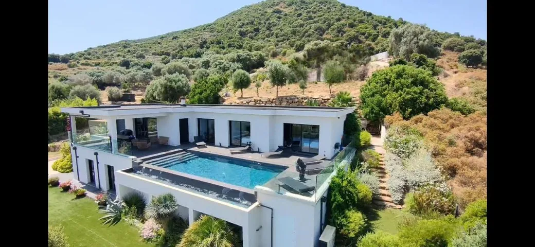 Chalet para 6 personas, con vistas además de terraza y piscina - 1
