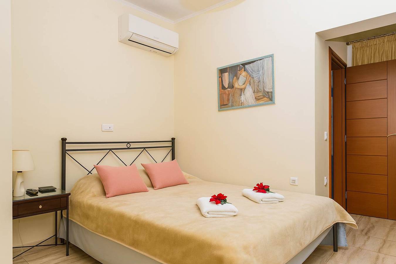 Ganze Wohnung, Cozy flat in an olive grove 1.5km to a sandy beach in Messenien