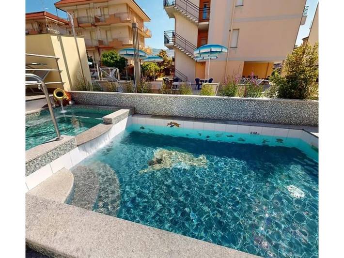 Ferienwohnung für 2 Personen, mit Whirlpool und Garten sowie Pool und Balkon, mit Haustier in Pietra Ligure Gemeinde - 2