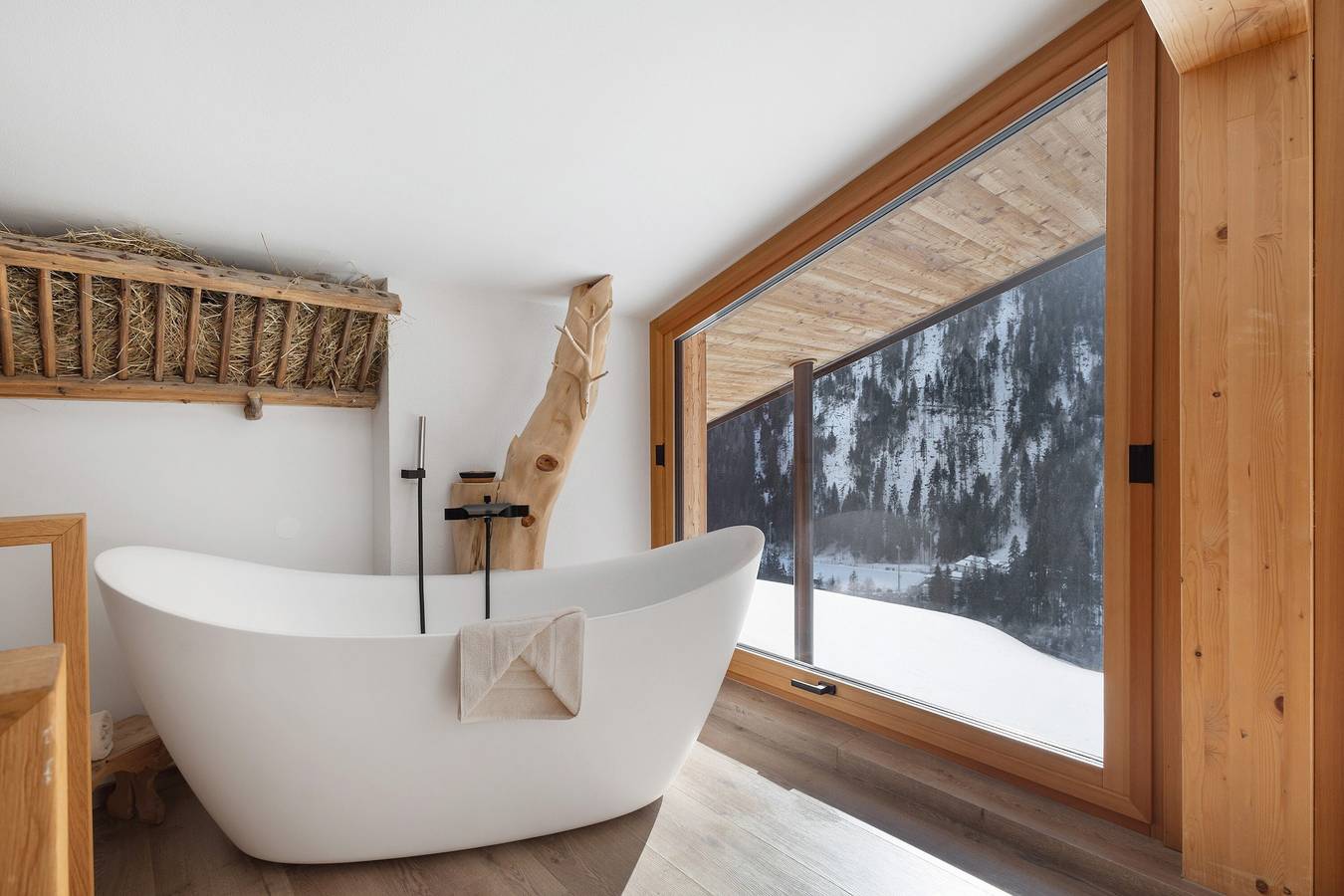 Appartamento intero, Appartamento vacanze 'Chalet-Suite Panorama' con vista sulle montagne, terrazza privata e Wi-Fi in Selva dei Molini, Alpi della Zillertal