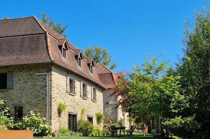 Location de vacances pour 8 personnes, avec jardin à Gagnac-sur-Cère