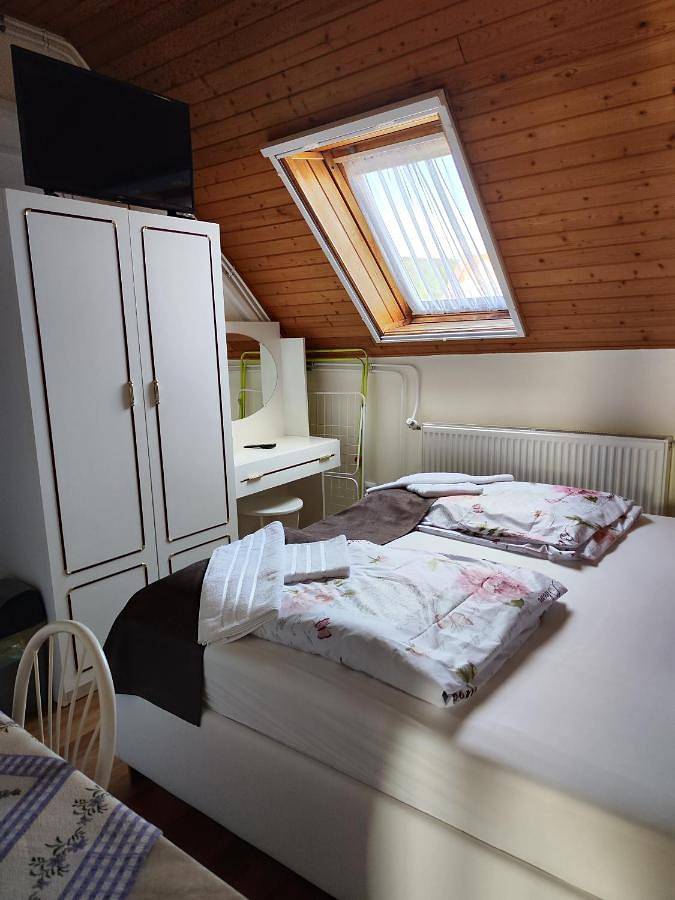 Ferienwohnung für 2 Personen, mit Garten und Pool sowie Ausblick und Kinderpool in Gyenesdias - 2