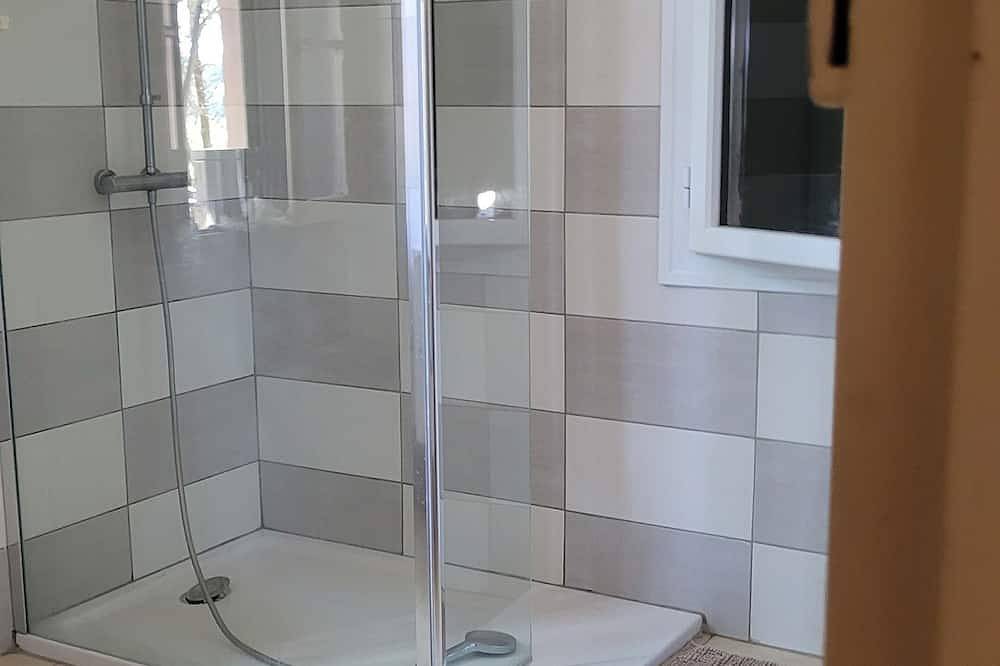 Maison Dans un Domaine Viticole Avec Piscine in Montagnac, Côte d'Améthyste