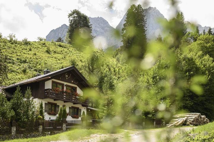 Ferienhaus für 8 Personen, mit Balkon und Balkon/Terrasse sowie Garten in Grainau