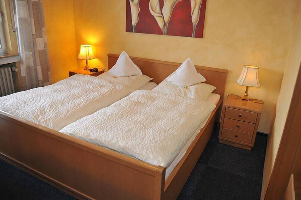 Hotel Pension Haus Berghof - Doppelzimmer Dusche/Wc mit Balkon oder Terrrasse in Hellenthal, Rureifel (Nordrhein-westfalen)