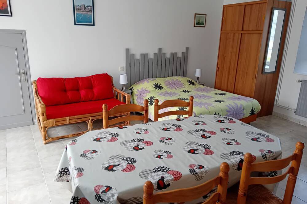 Entire apartment, Ground floor apartment in Saint-Coulomb, Saint-Malo region