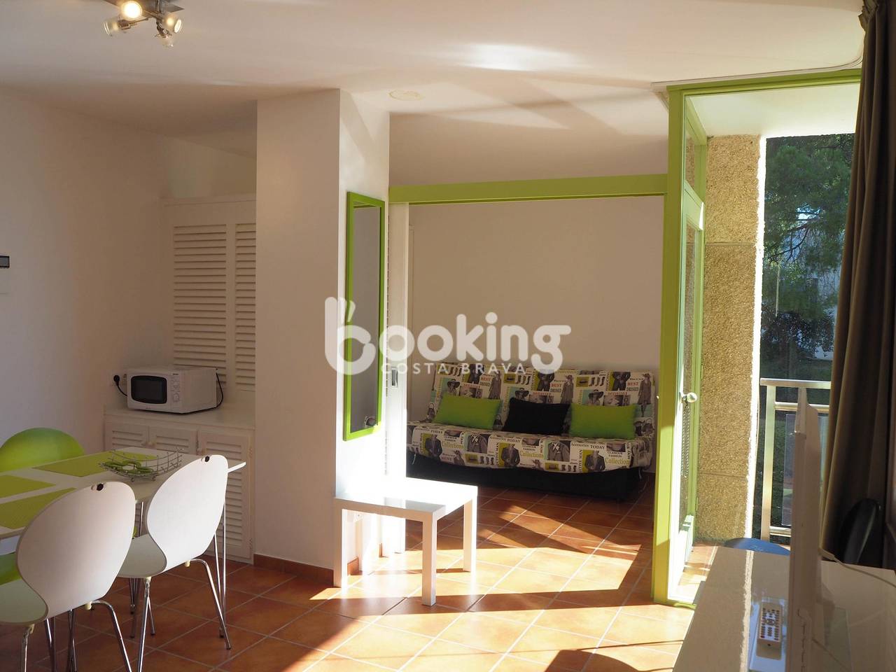 Apartamento vacacional entero, Apartamento minimalista con A/A y piscina comunitaria in Platja d'Aro, Costa Brava