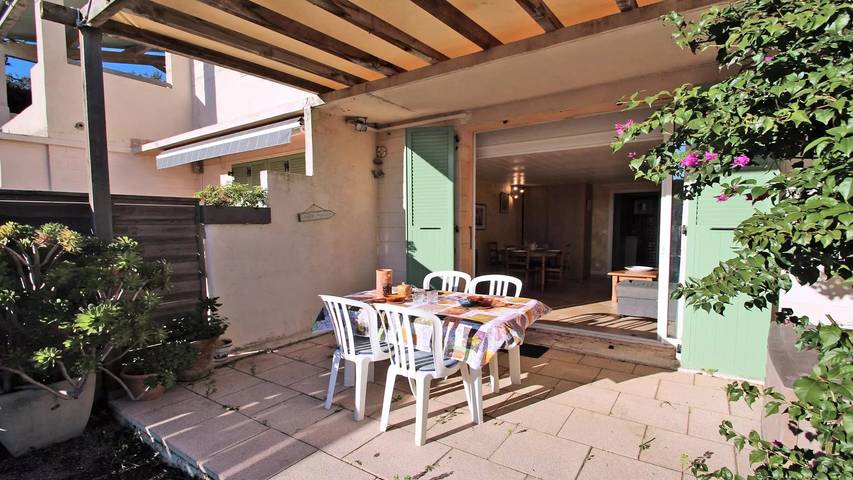 Location de vacances pour 6 personnes, avec terrasse, animaux acceptés dans Plage de la Nartelle - 2