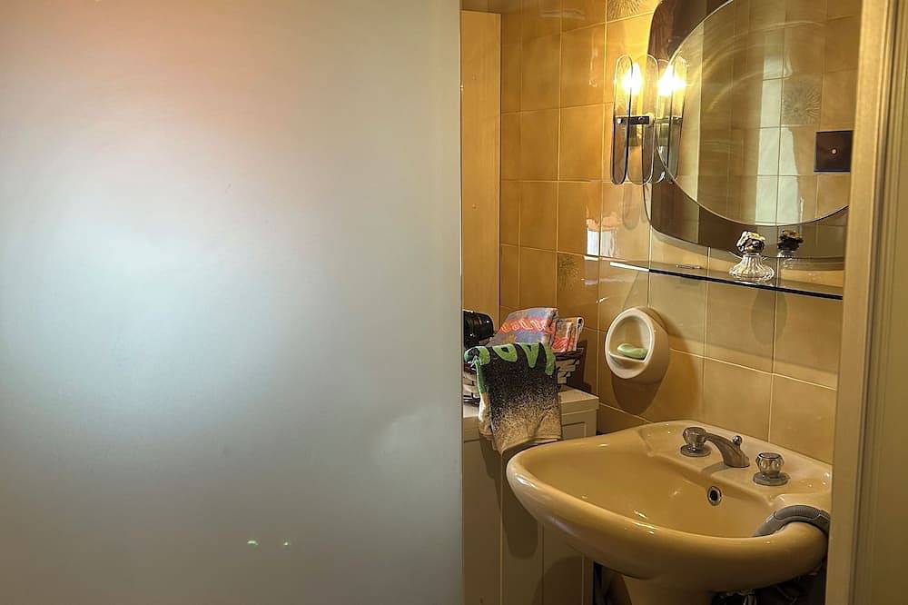 Apartamento entero, Saturn vacation home.  It is located within walking distance of the sea, 150 meters from the center in Milazzo, Provincia de Messina