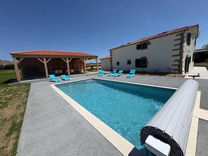 Maison d’hôte pour 15 personnes, avec terrasse et piscine à La Gaubretière
