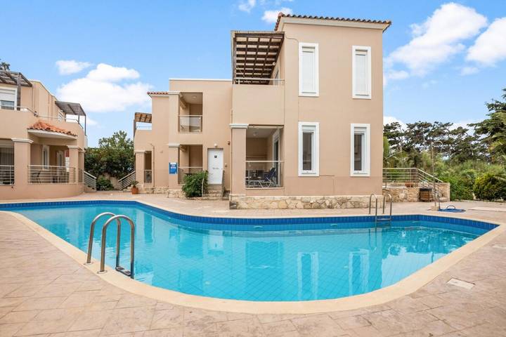 Villa per 4 persone, con balcone e piscina, adatto a famiglie con bambini - 1