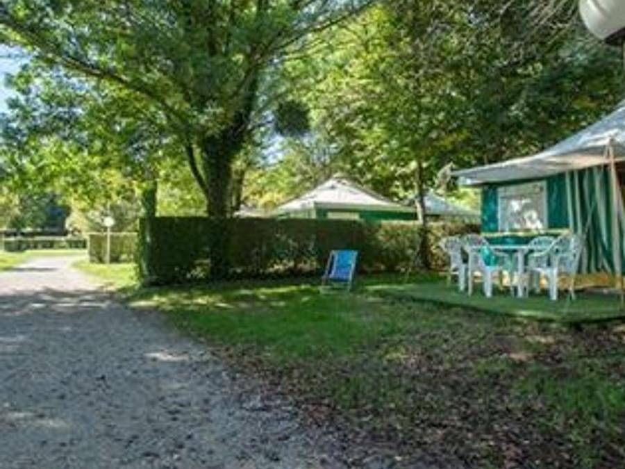 Camping Paradis Le Coiroux - Bungalow toilé 4 personnes - Lodge Eco 2 chambres 4 (sans sanitaire) in Aubazines, Région de Brive-la-Gaillarde